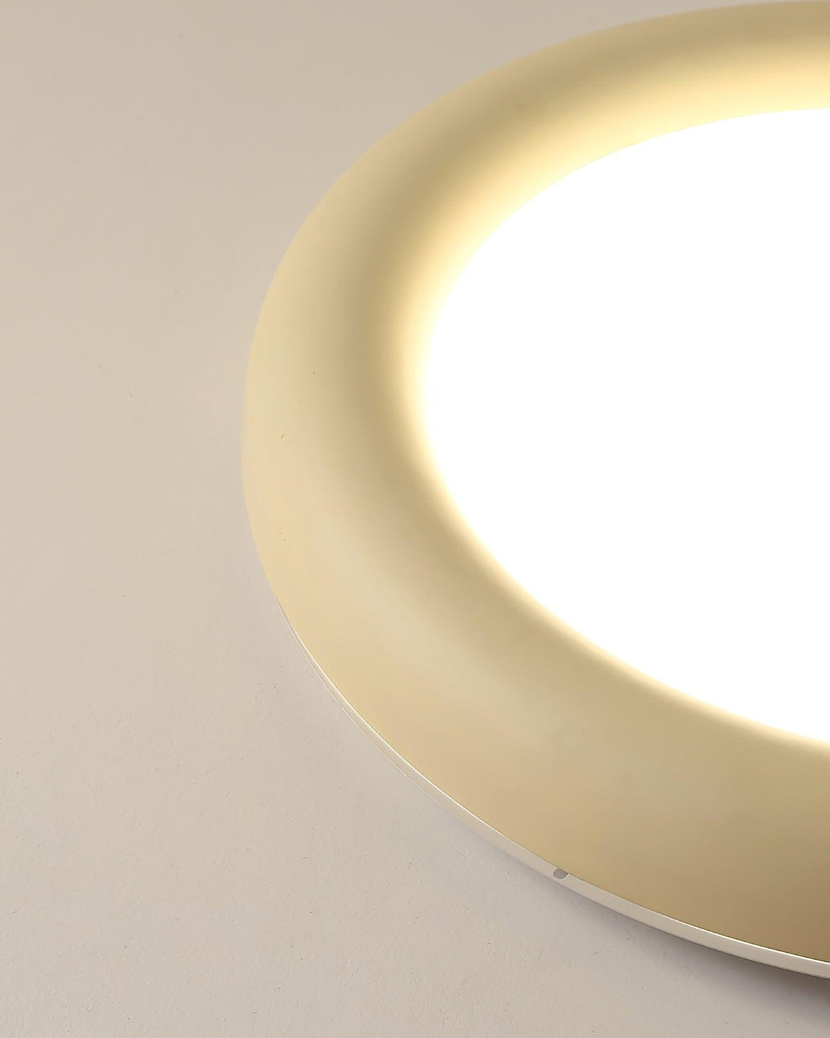 Deckenleuchte Beige flache Deckenleuchte mit Baldachin minimalistisch