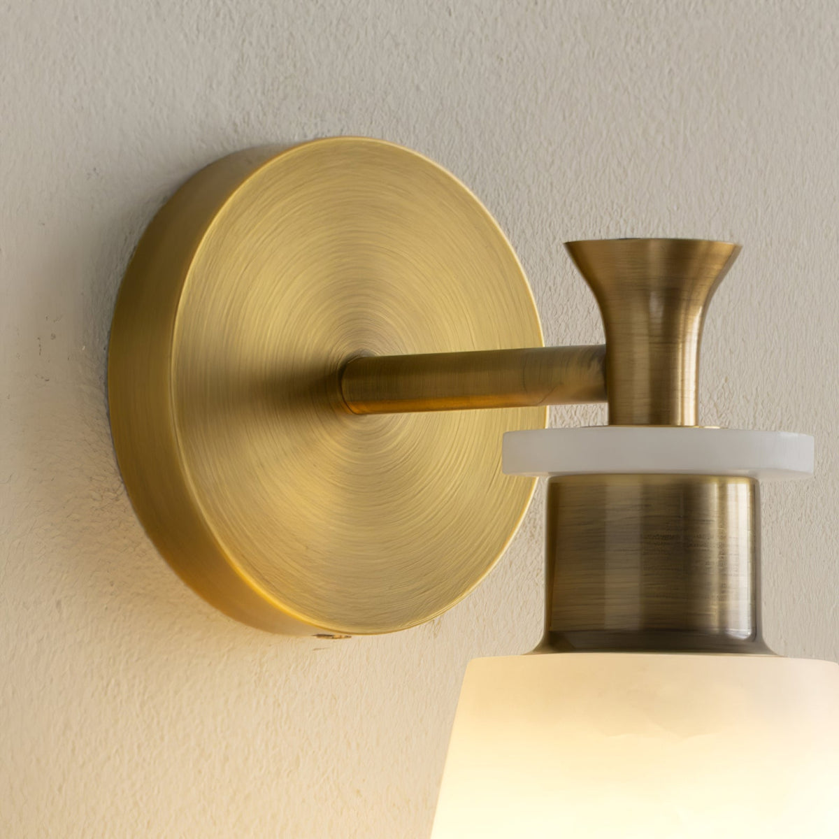 Tapered Alabaster-Wandleuchte