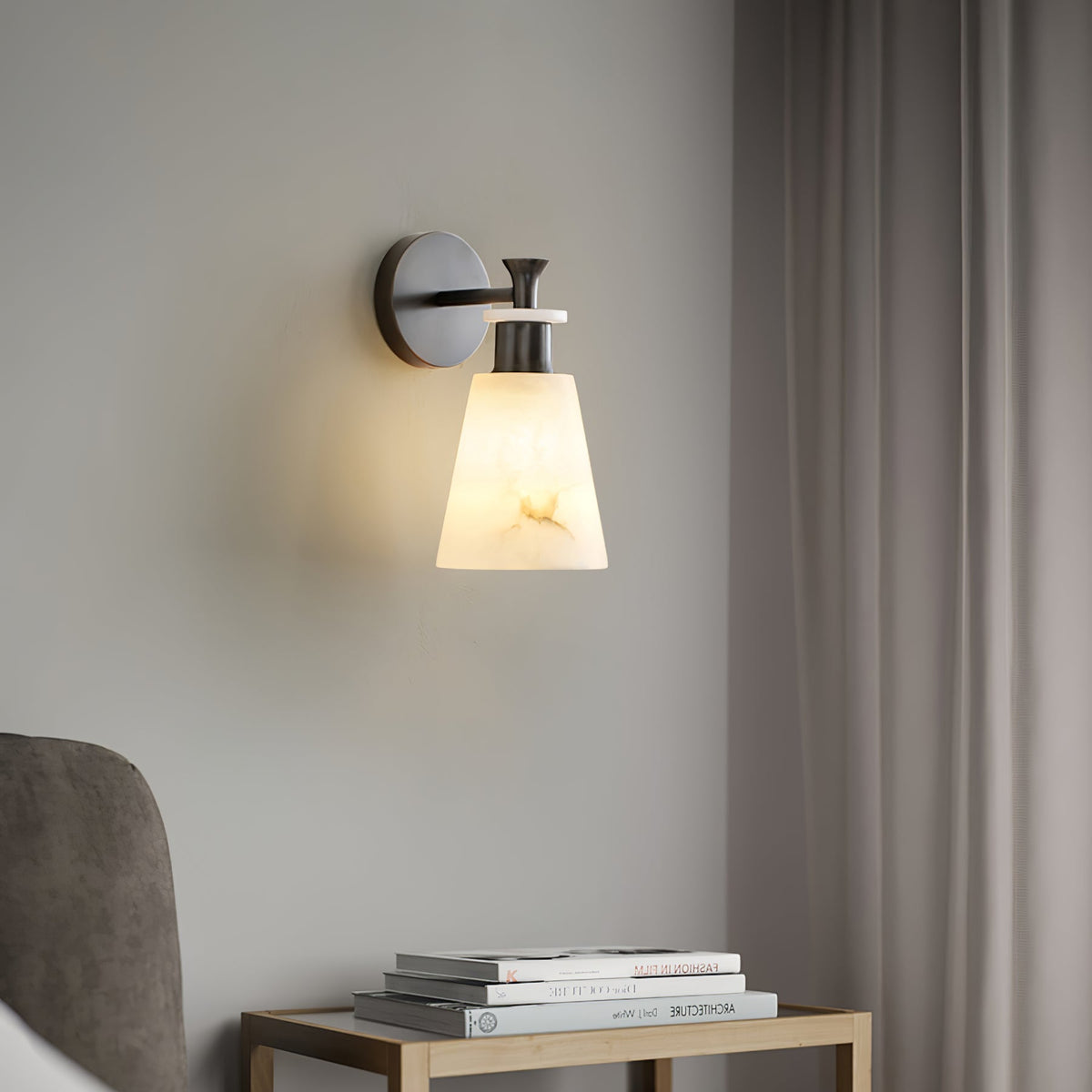 Tapered Alabaster-Wandleuchte