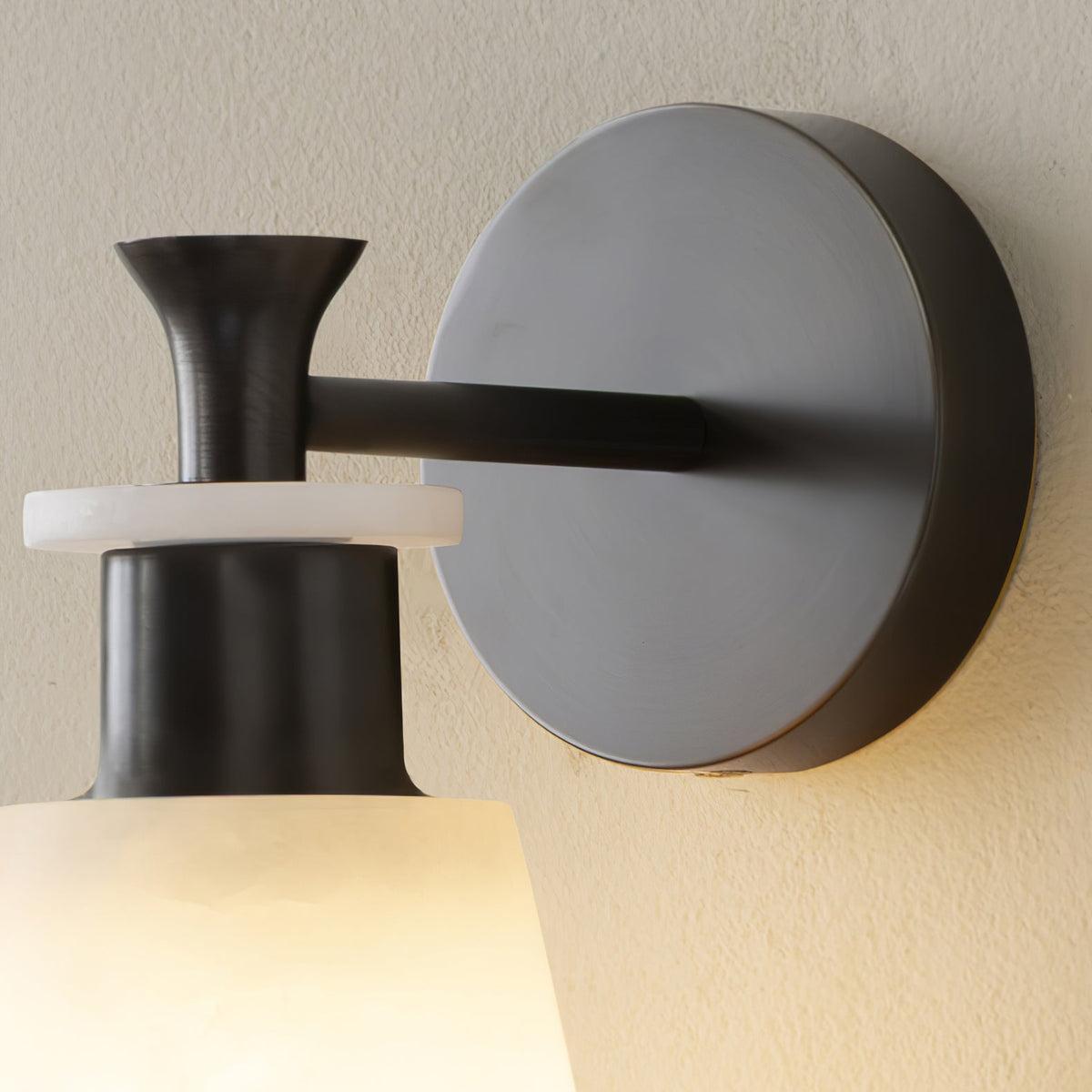 Tapered Alabaster-Wandleuchte