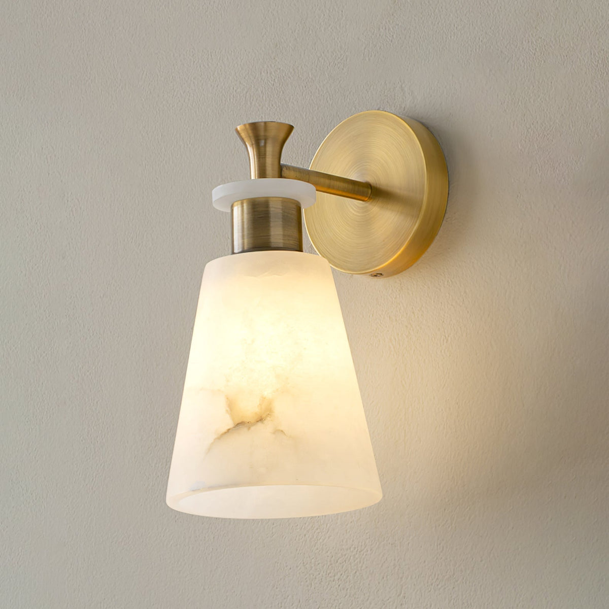 Tapered Alabaster-Wandleuchte