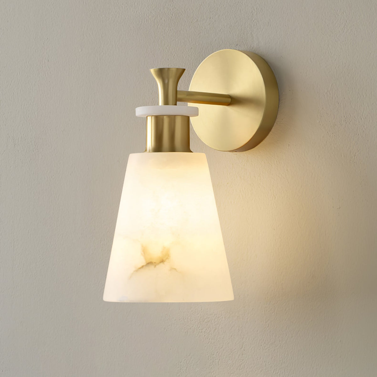 Tapered Alabaster-Wandleuchte