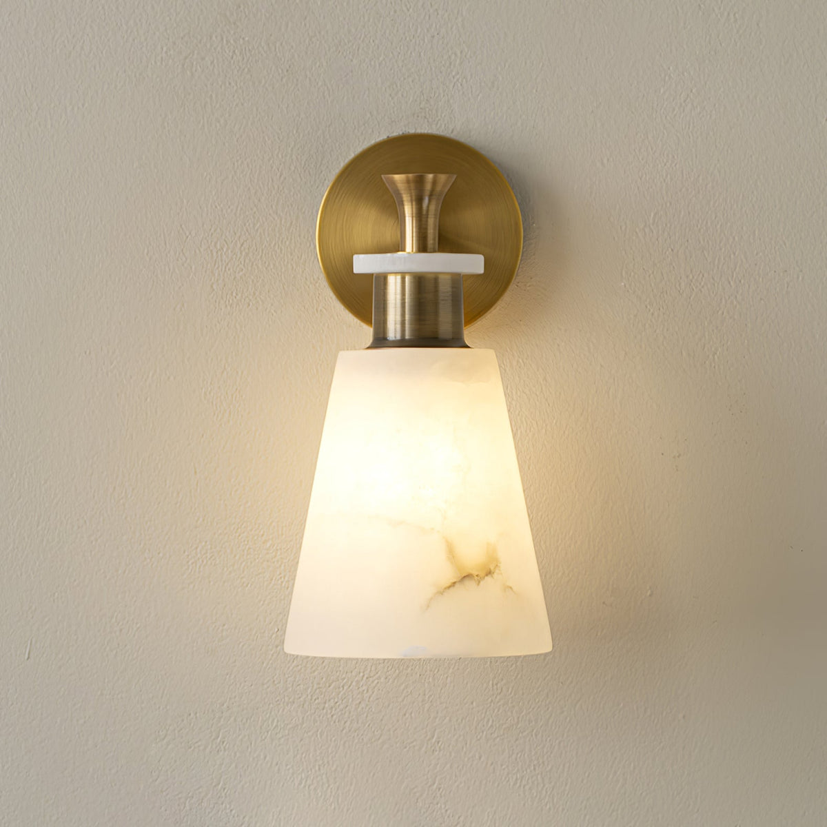 Tapered Alabaster-Wandleuchte