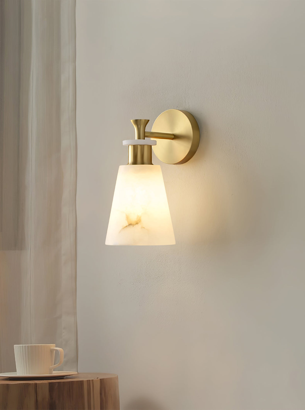 Tapered Alabaster-Wandleuchte