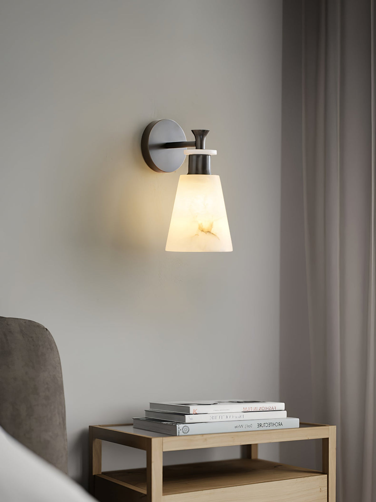 Tapered Alabaster-Wandleuchte