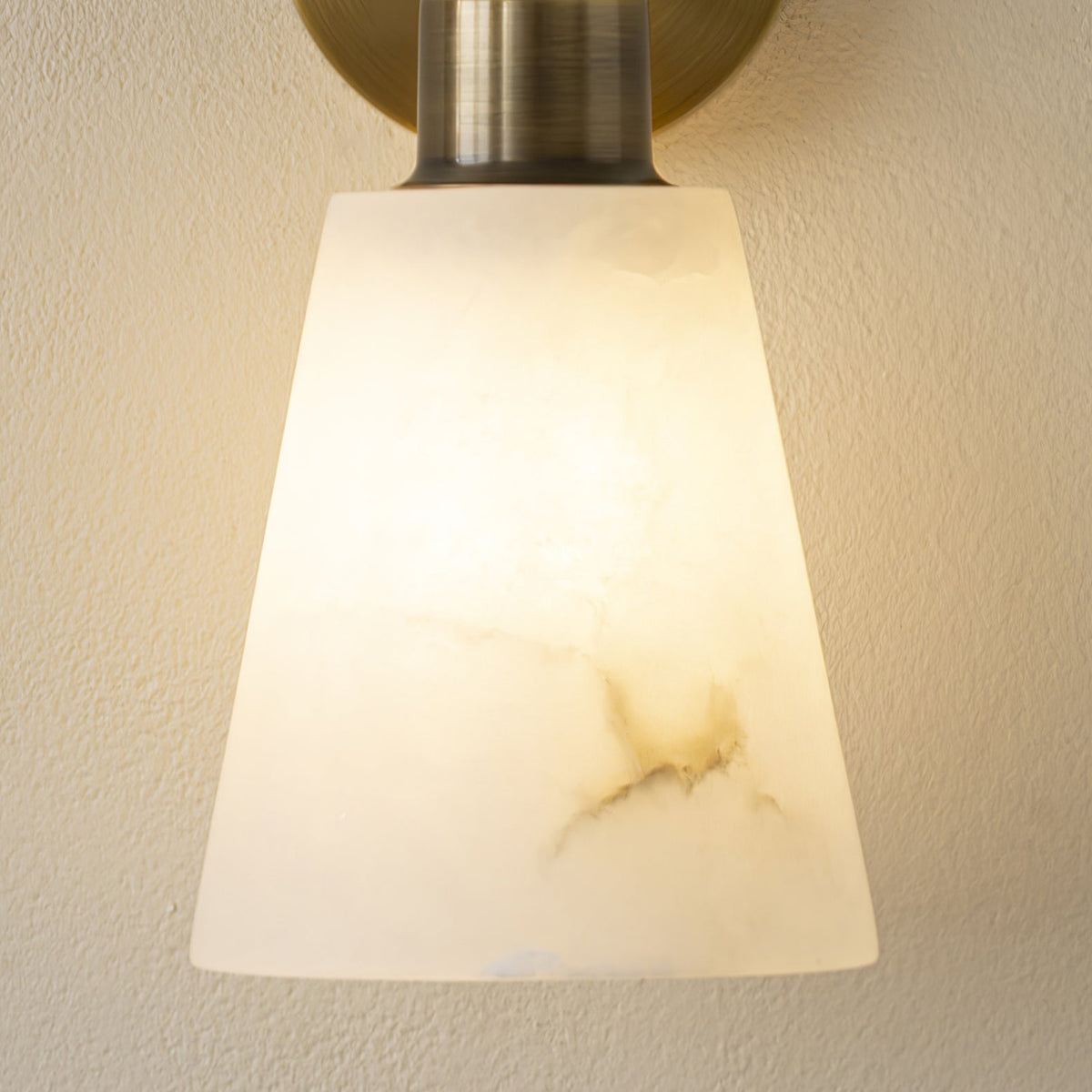 Tapered Alabaster-Wandleuchte