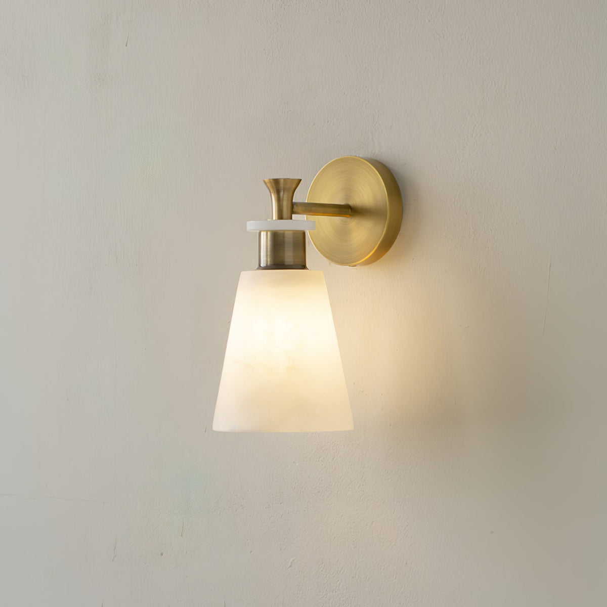 Tapered Alabaster-Wandleuchte
