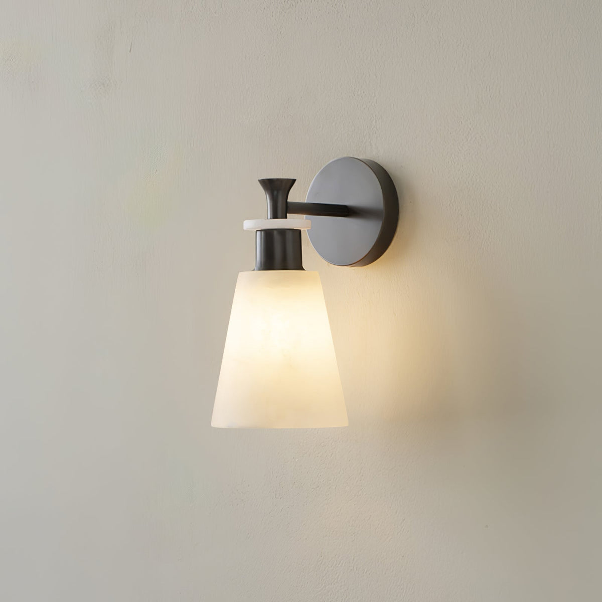 Tapered Alabaster-Wandleuchte