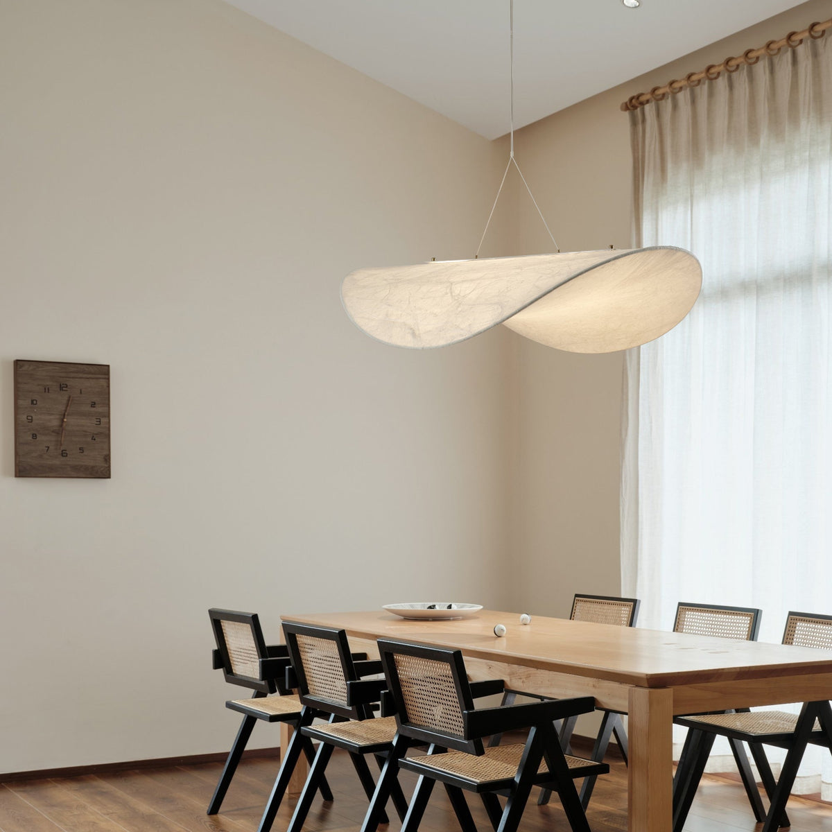 Marenis Elegance Pendelleuchte aus Seide im nordischen Stil