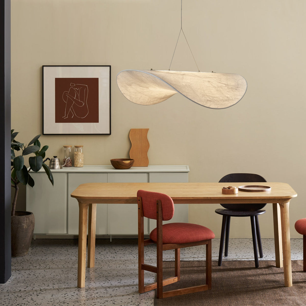 Marenis Elegance Pendelleuchte aus Seide im nordischen Stil