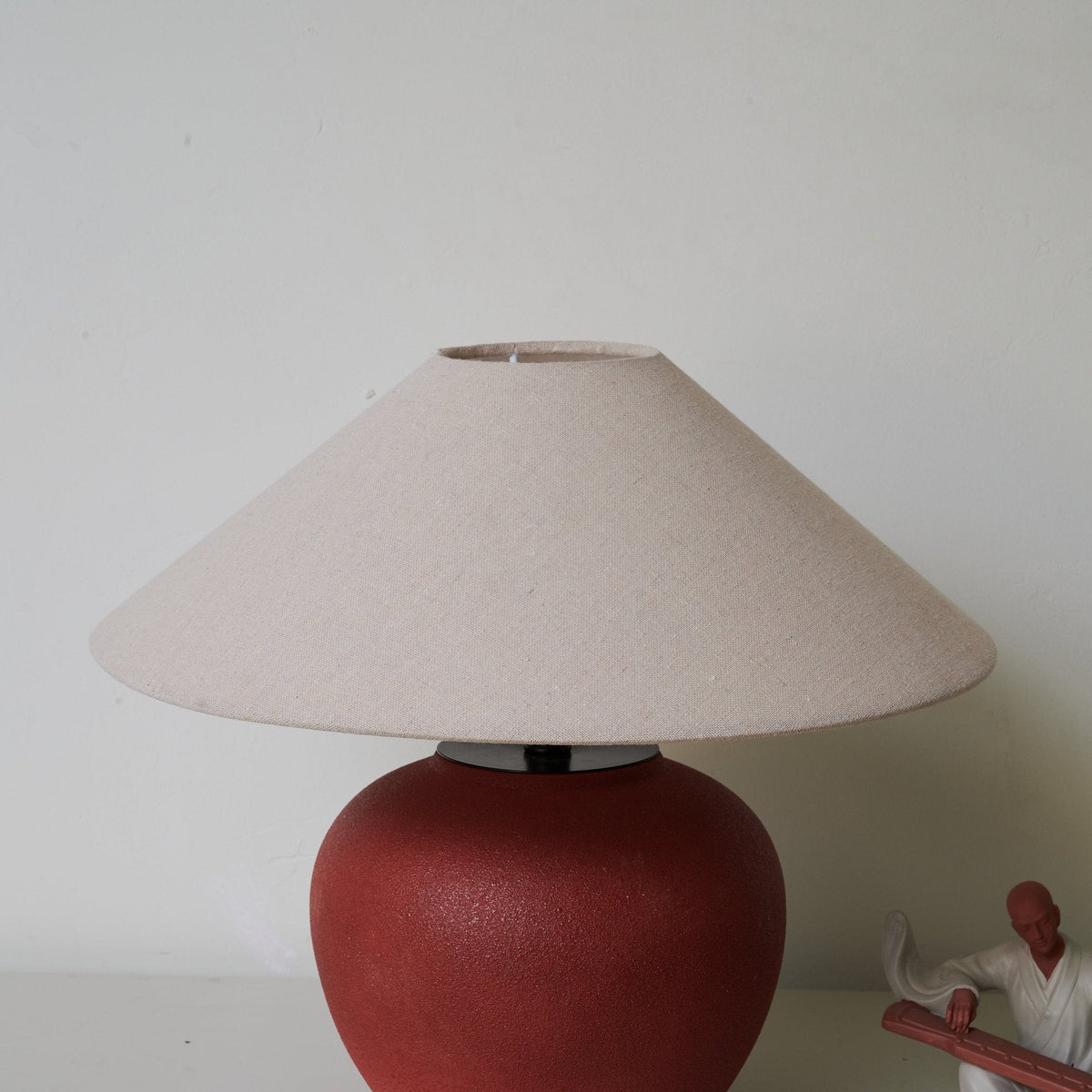 Kiara Minimalistische Tischleuchte aus Keramik