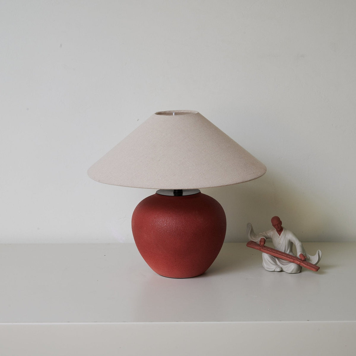 Kiara Minimalistische Tischleuchte aus Keramik
