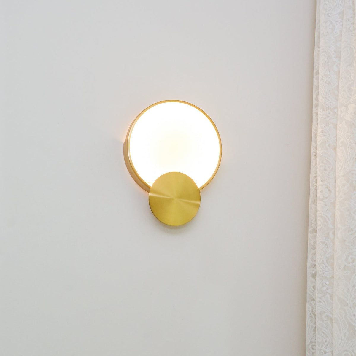 Myvelarae runde Wandleuchte aus Alabaster
