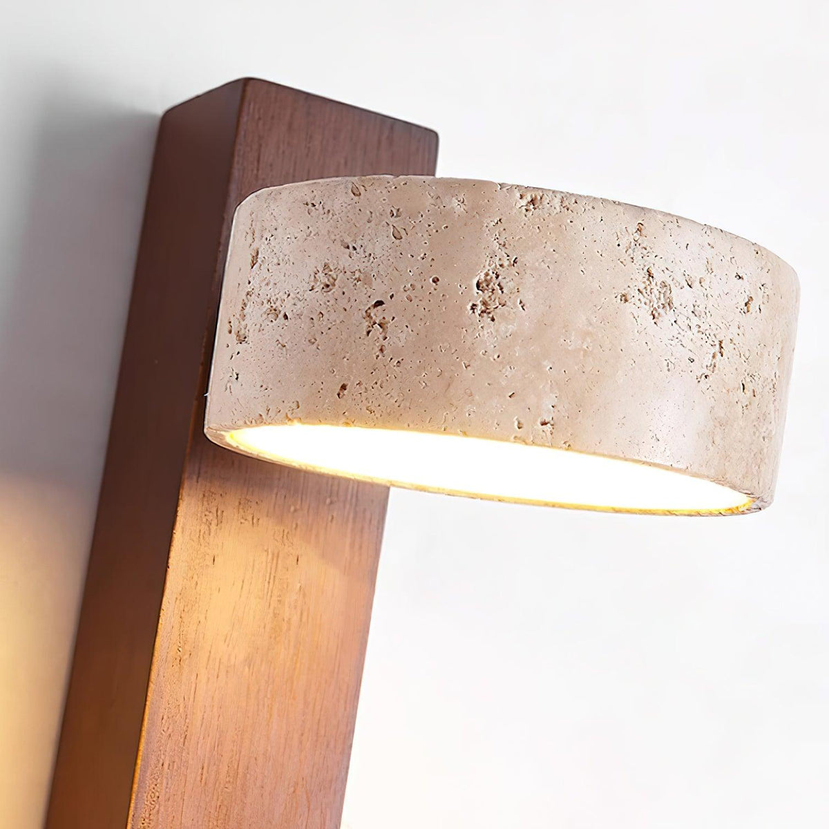 Jovan Wandleuchte aus Travertin und Holz