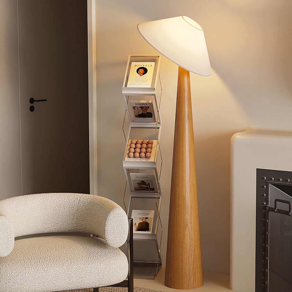 Apex Stehleuchte aus Holz mit verjüngtem Design