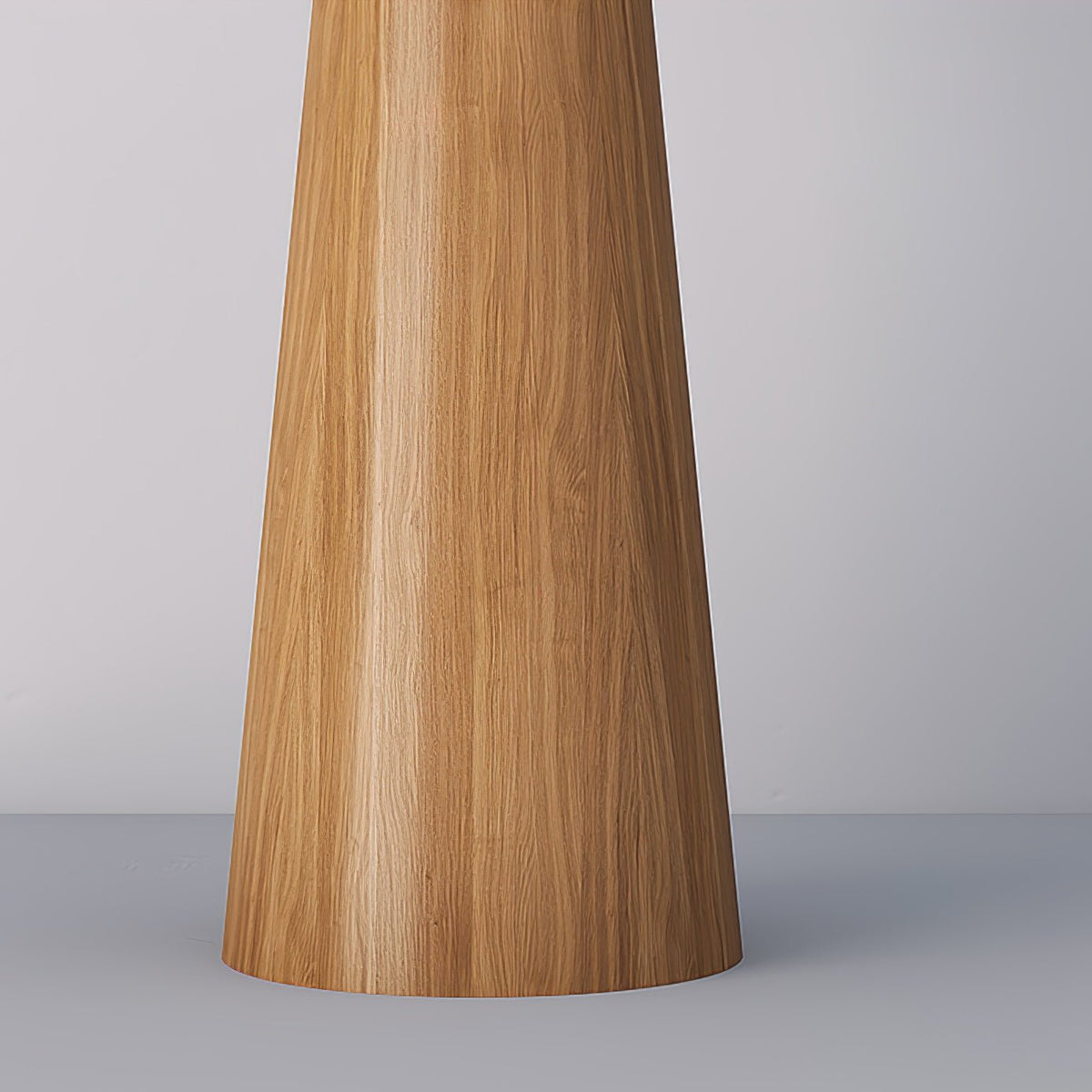 Apex Stehleuchte aus Holz mit verjüngtem Design