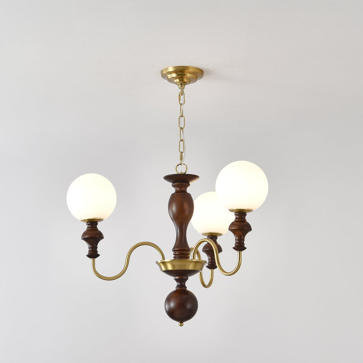 Indris Kronleuchter Holz & Messing Zeitlose Kugel