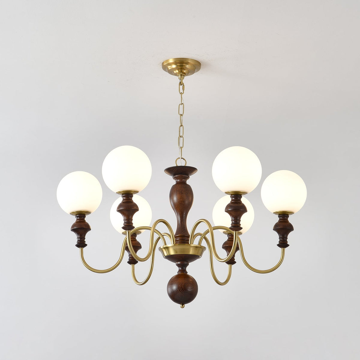 Indris Kronleuchter Holz & Messing Zeitlose Kugel