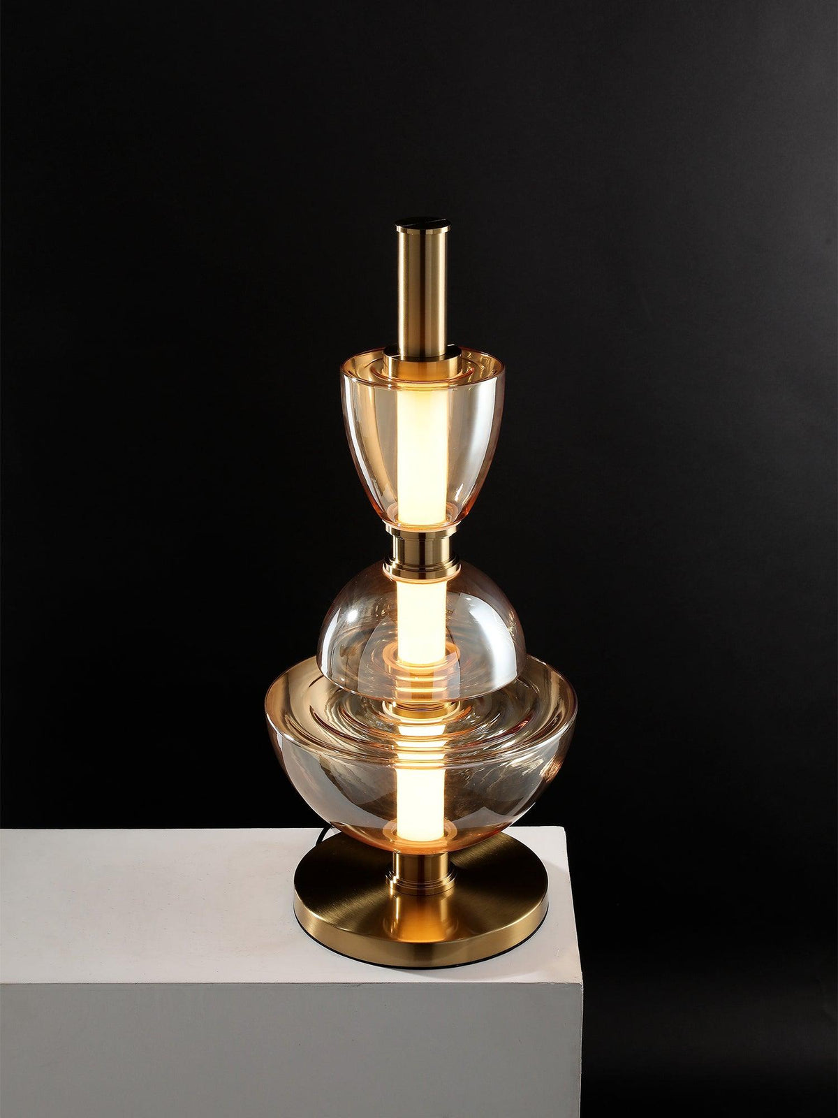Ivthaarae Tischleuchte aus Glas
