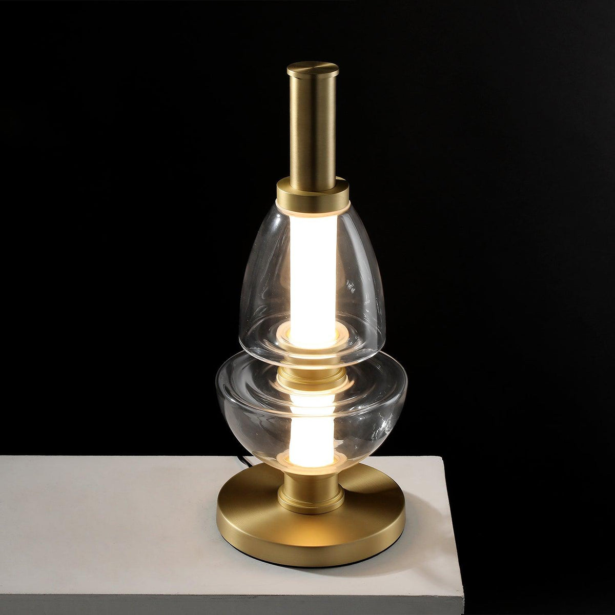 Ivthaarae Tischleuchte aus Glas