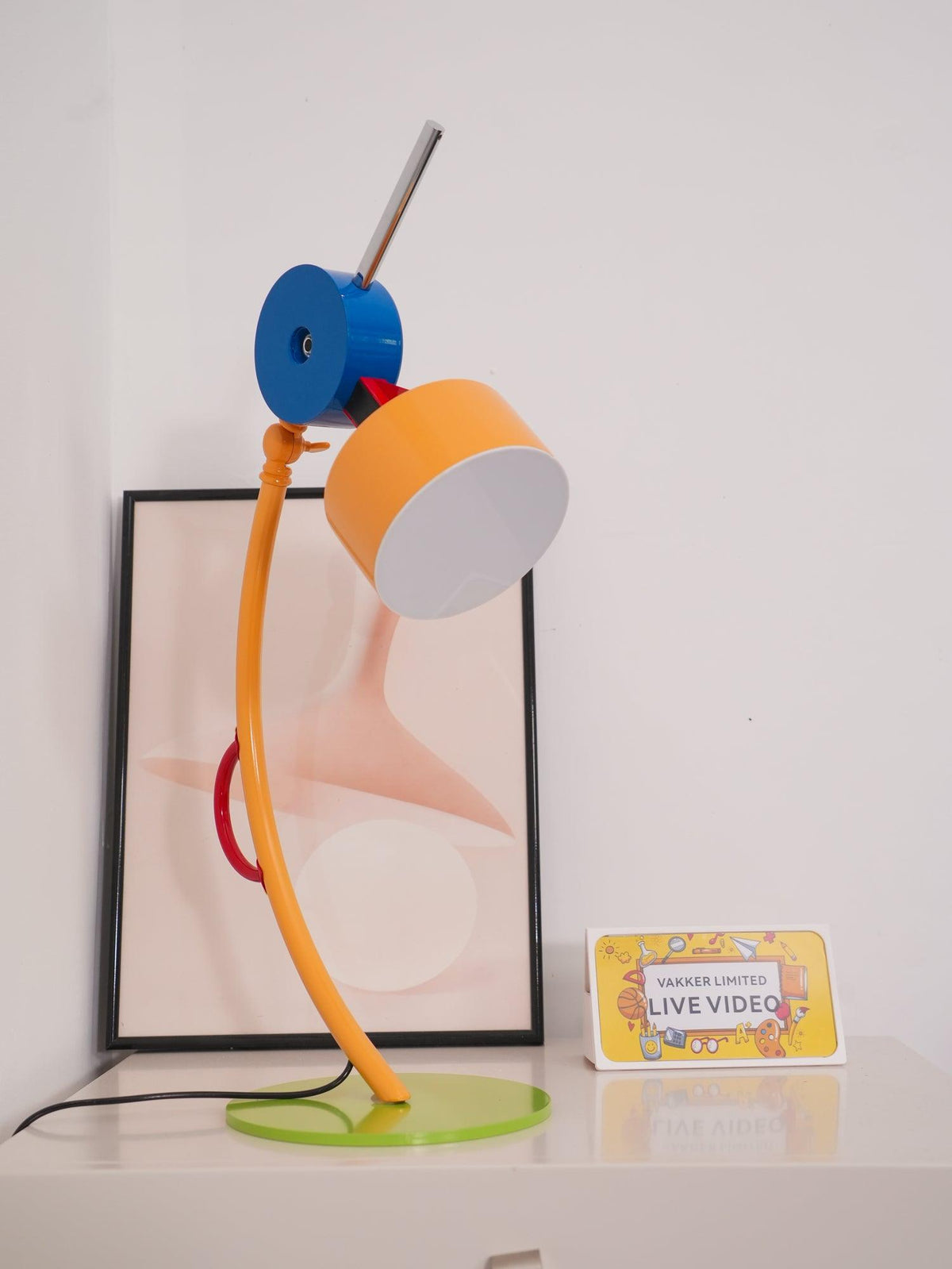 Niraneria Acryl-Kunst-Tischleuchte