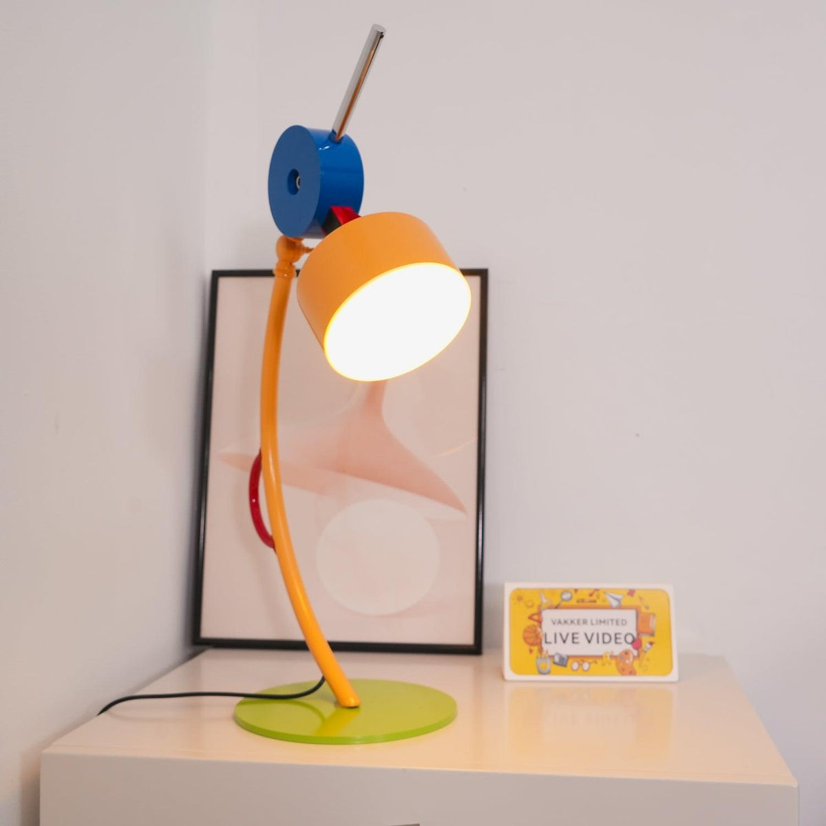 Niraneria Acryl-Kunst-Tischleuchte