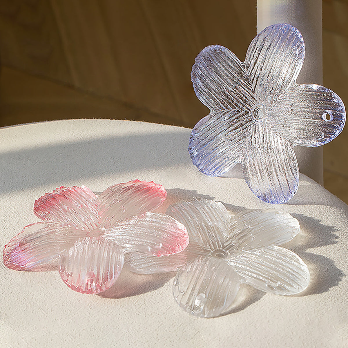 Cavine Kronleuchter aus rosa Glas in Blumenform