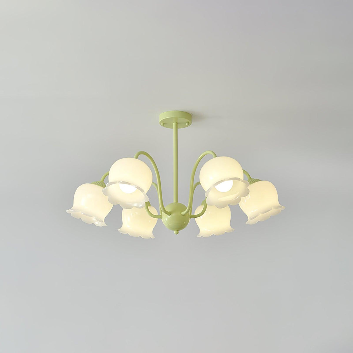 Ibis Kronleuchter Trumpet aus Pastellglas mit floralen Kieselsteinform-Blüten