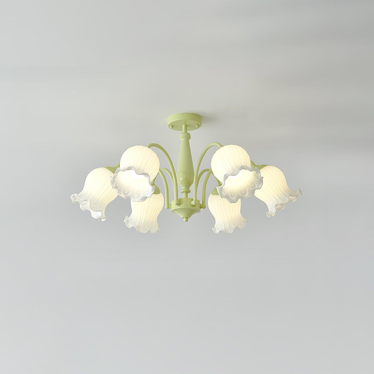 Ibis Kronleuchter Trumpet aus Pastellglas mit floralen Kieselsteinform-Blüten