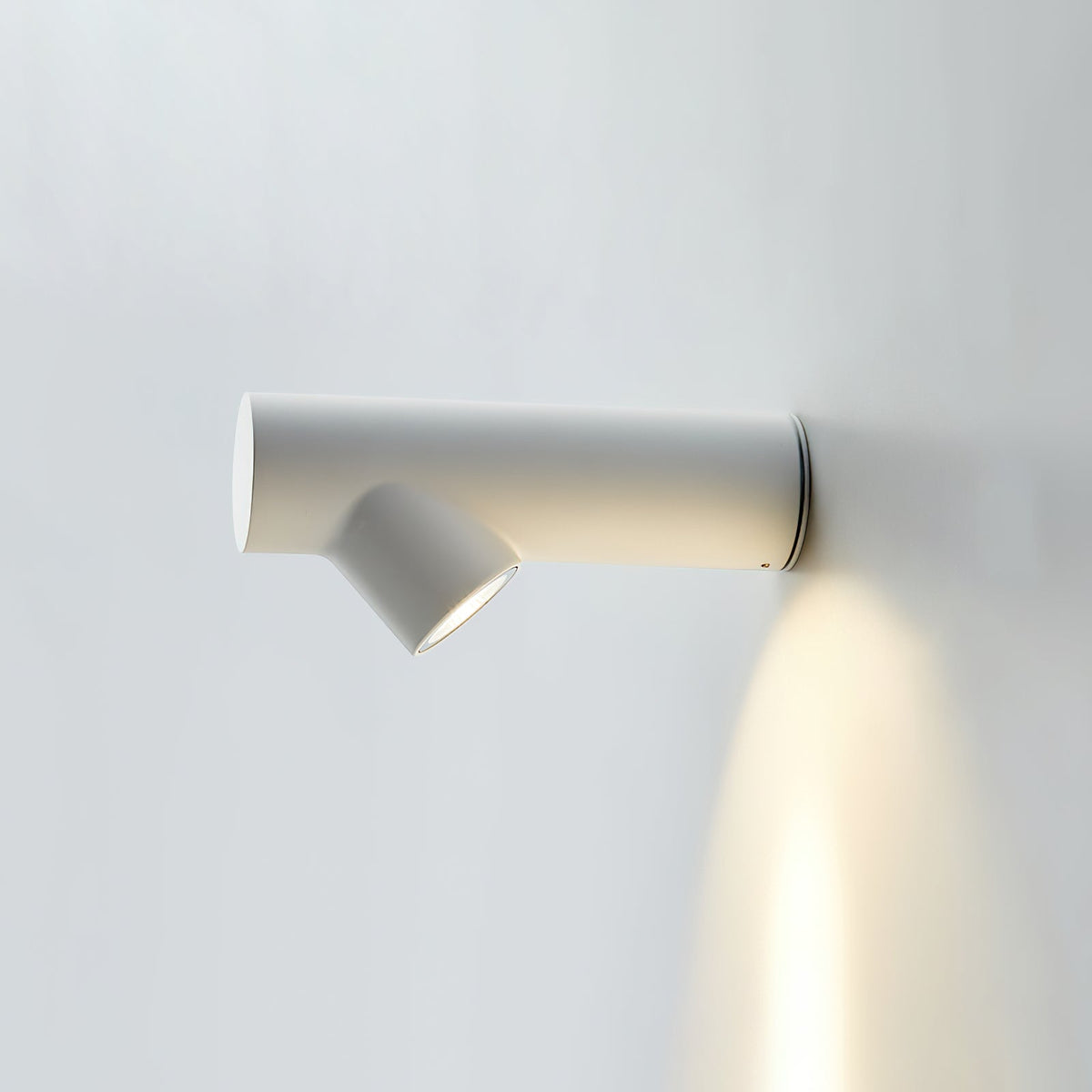 Pipeline zeitgenössische minimalistische Röhren-Wandleuchte