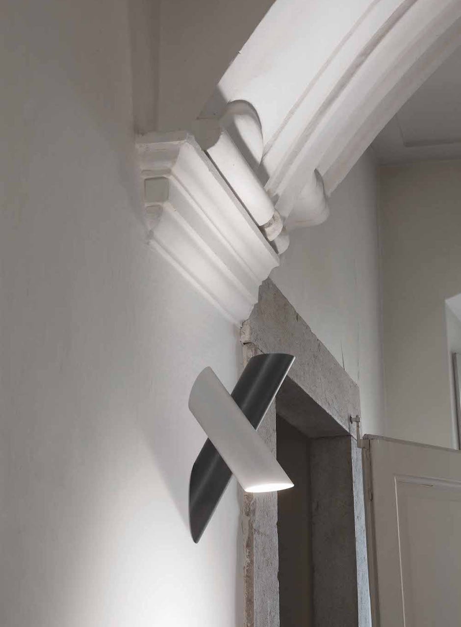 Perylis zeitgenössische minimalistische Wandleuchte mit Tuben