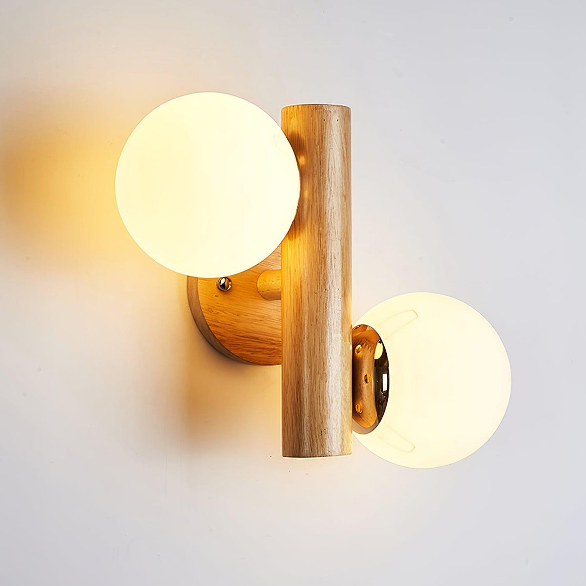 Fioran Wandleuchte aus Holz im skandinavischen Stil