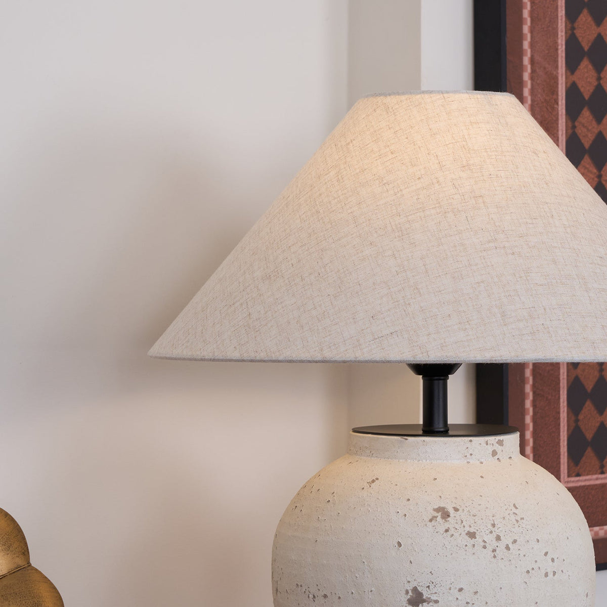 Solix Tischleuchte aus Keramik und Stoff in Beige