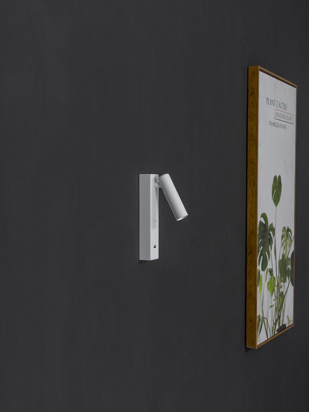 Eldris zeitgenössische minimalistische Wandleuchte