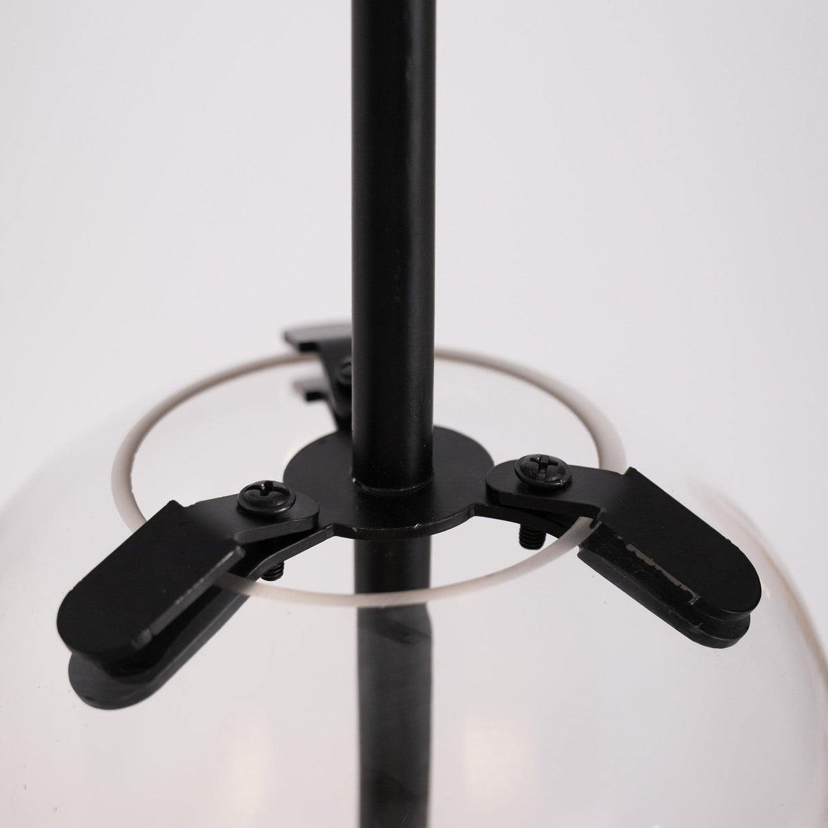 Dae zeitgenössische minimalistische Wandleuchte aus Glas