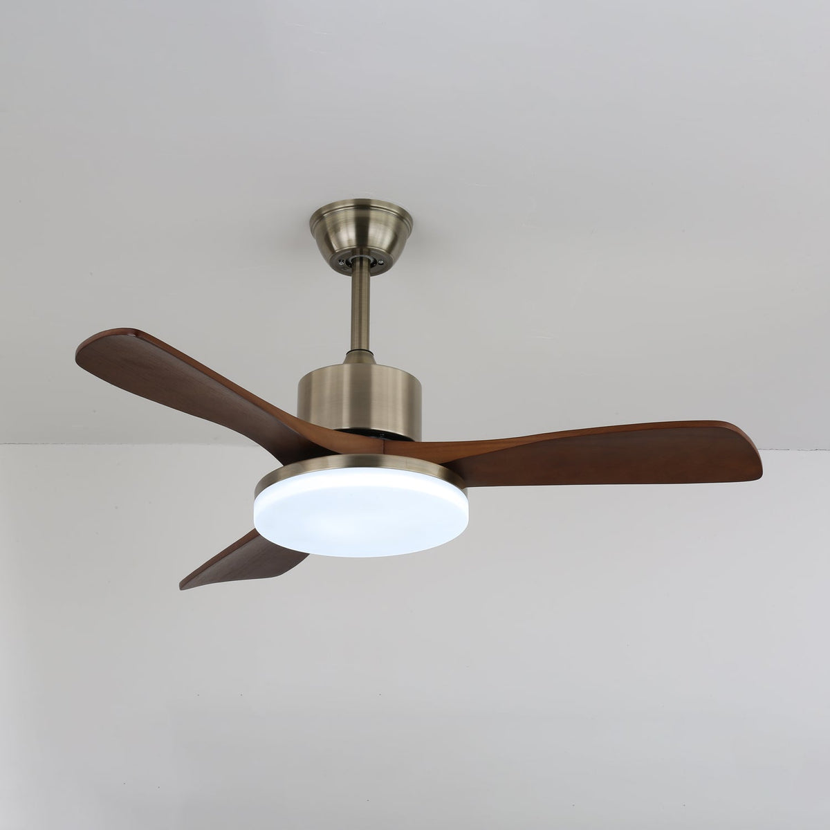 Selora Messing-Holz-Deckenventilator mit Beleuchtung