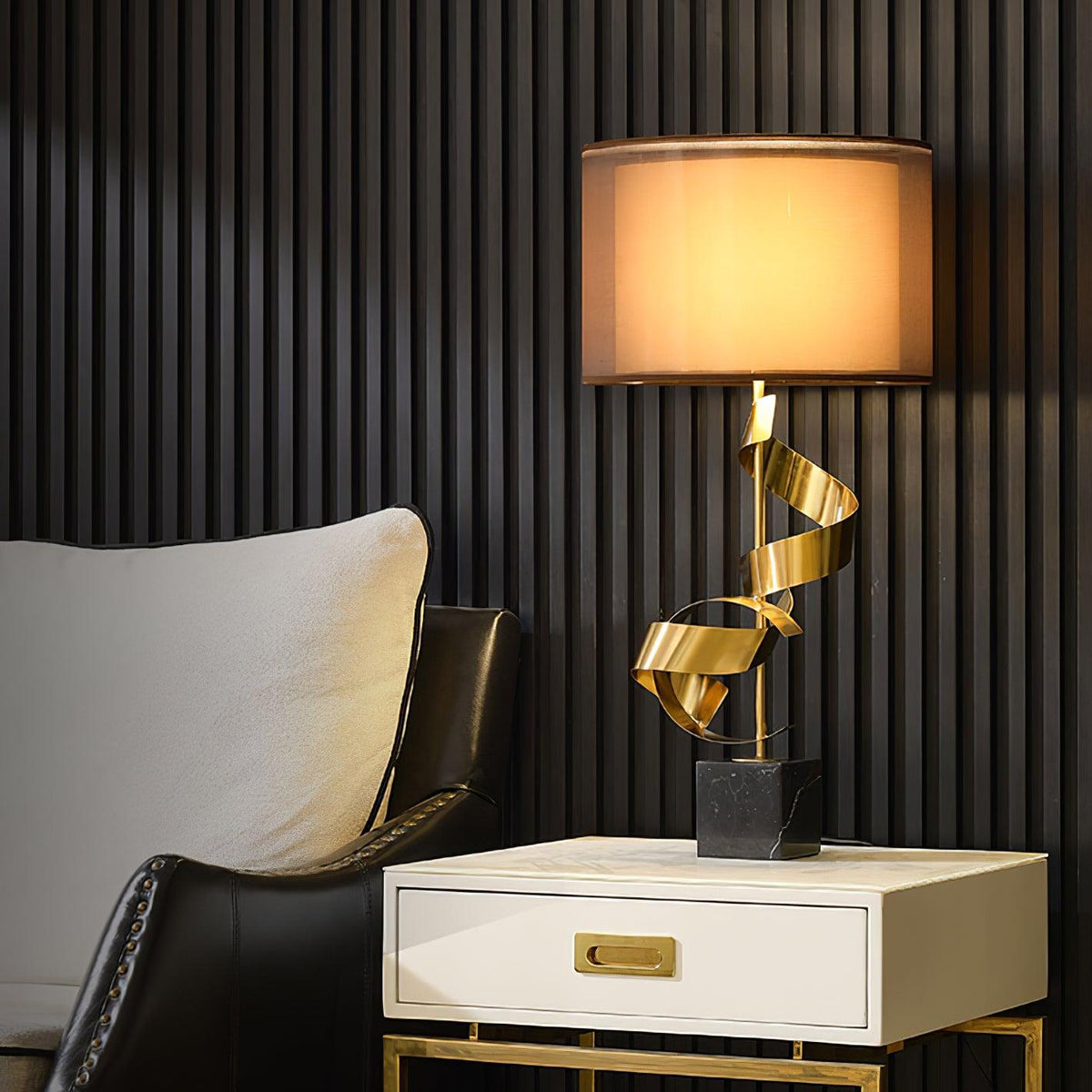Seraph Luxe Tischleuchte aus Stoff