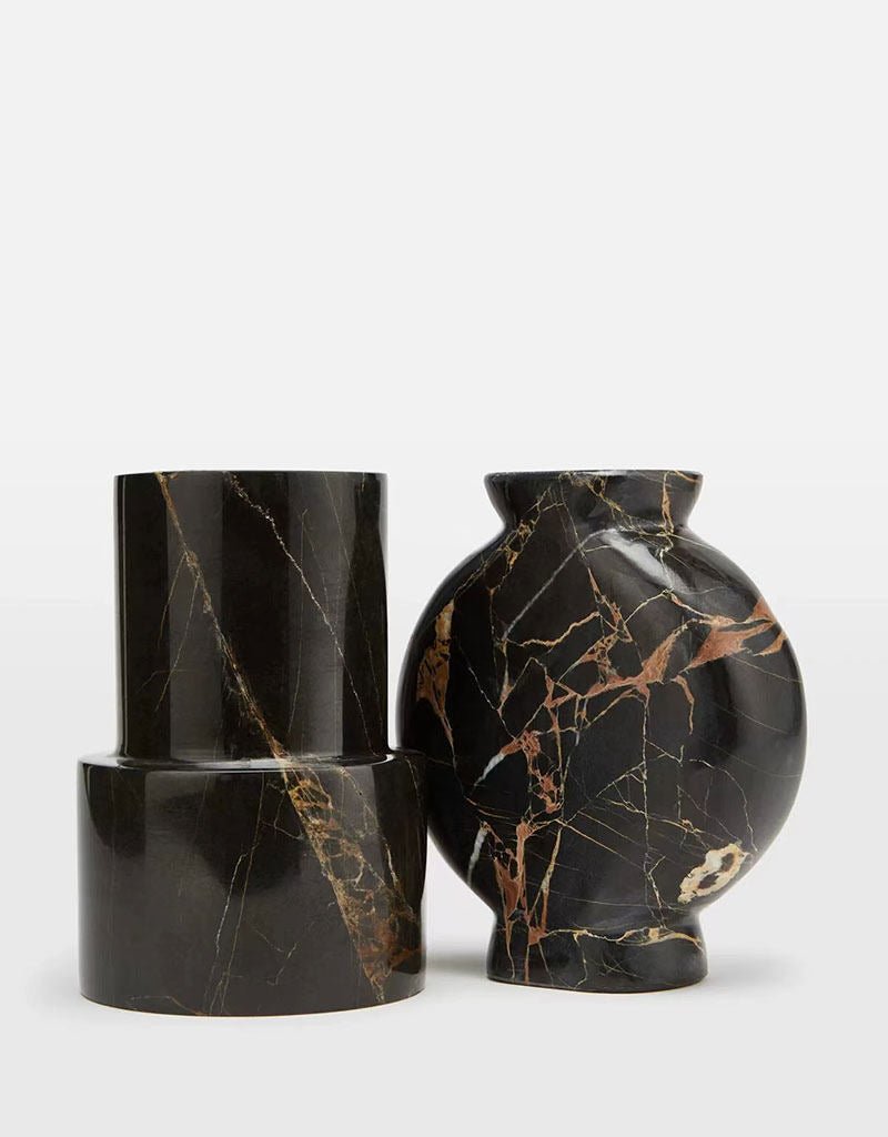 Gravion Vasen aus Marmor