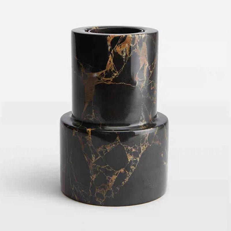 Gravion Vasen aus Marmor