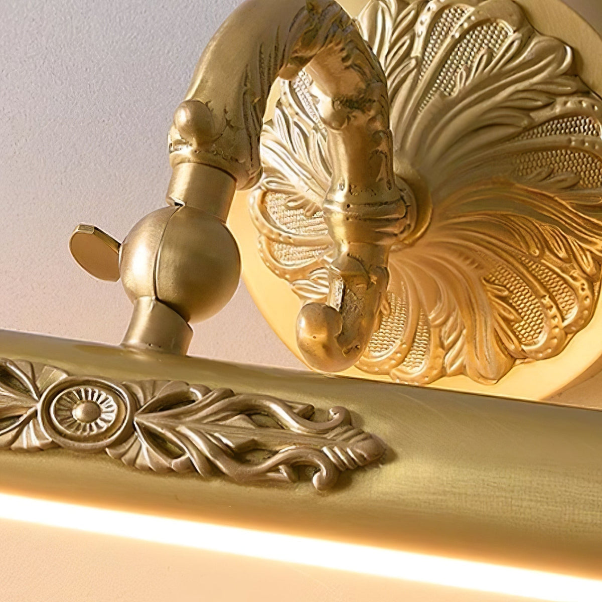 Cloren Premium zeitgenössische Kunst-Wandleuchte aus Messing