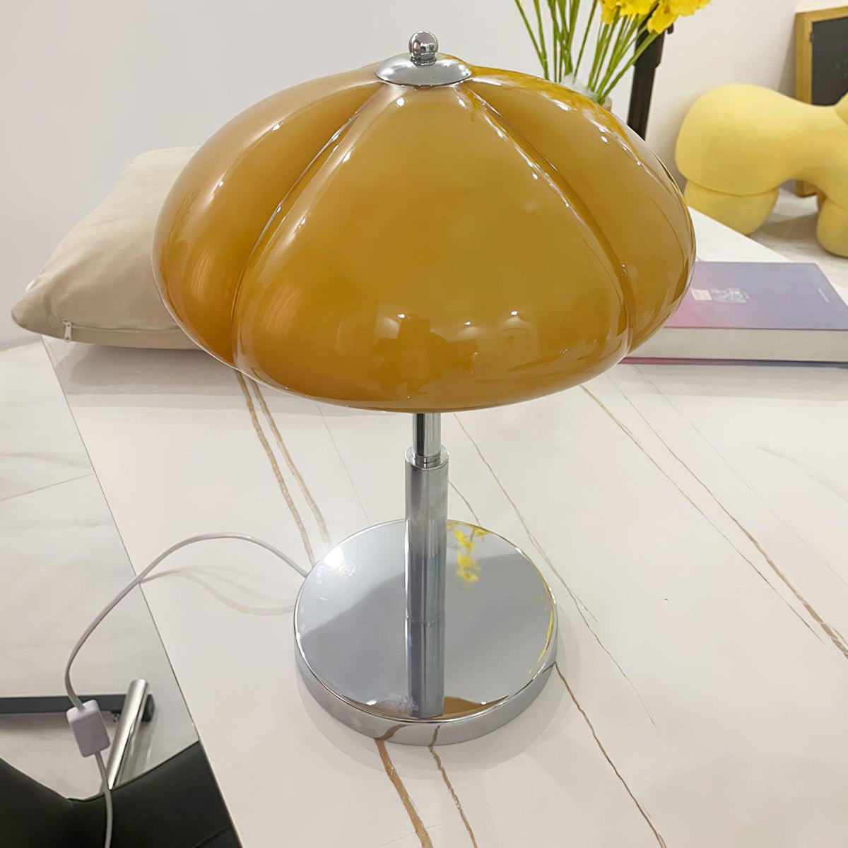 Lioreline moderne Tischleuchte in Gelb