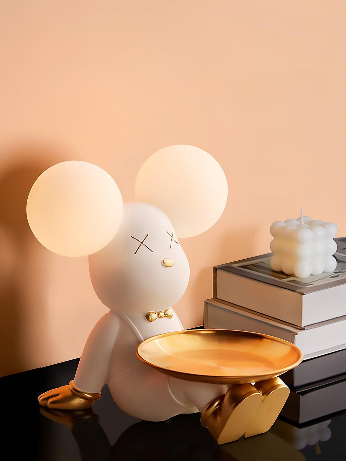 Wondel Kunstharz-Tischlampe in künstlerischer Ausführung
