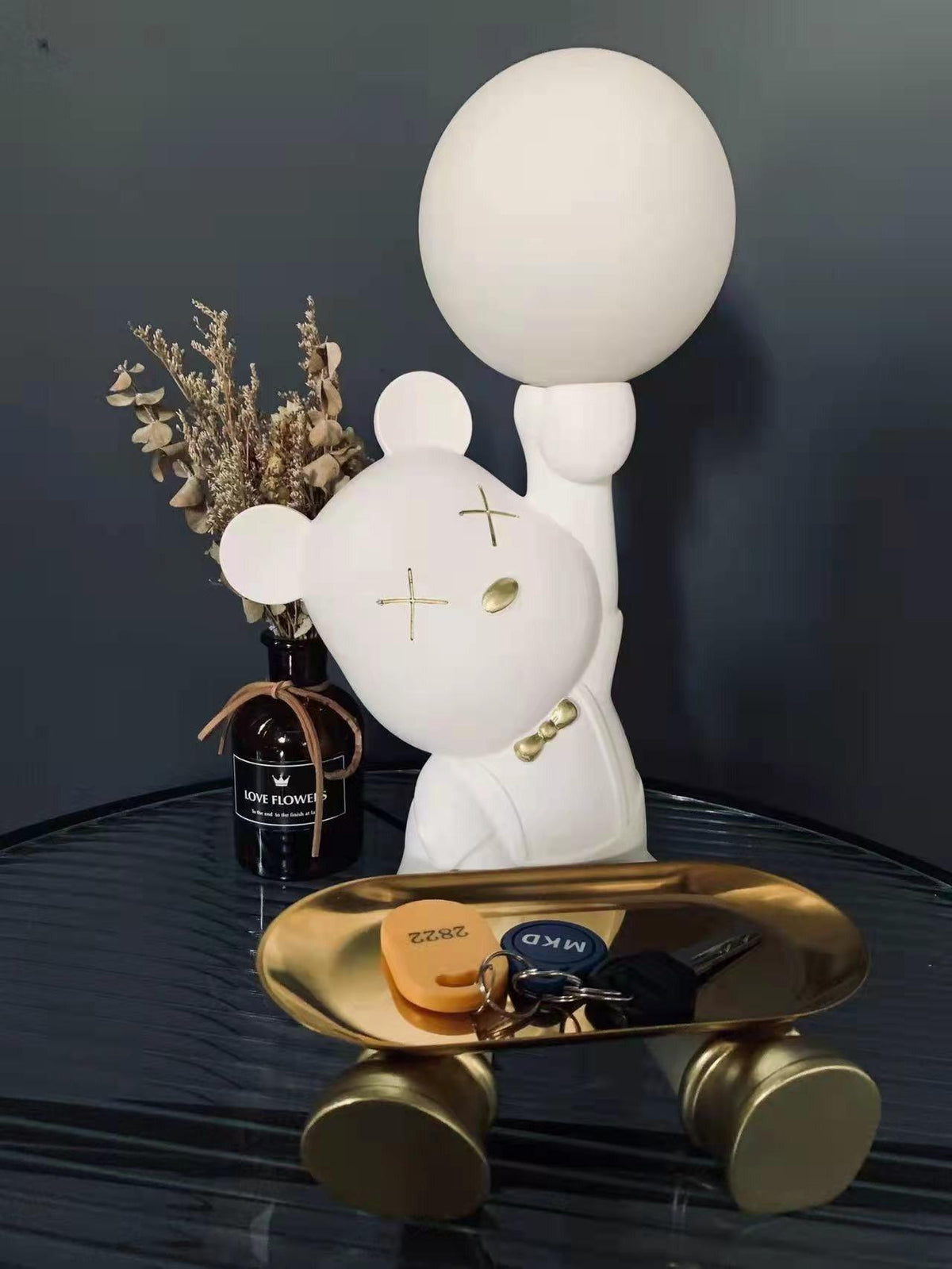 Wondel Kunstharz-Tischlampe in künstlerischer Ausführung