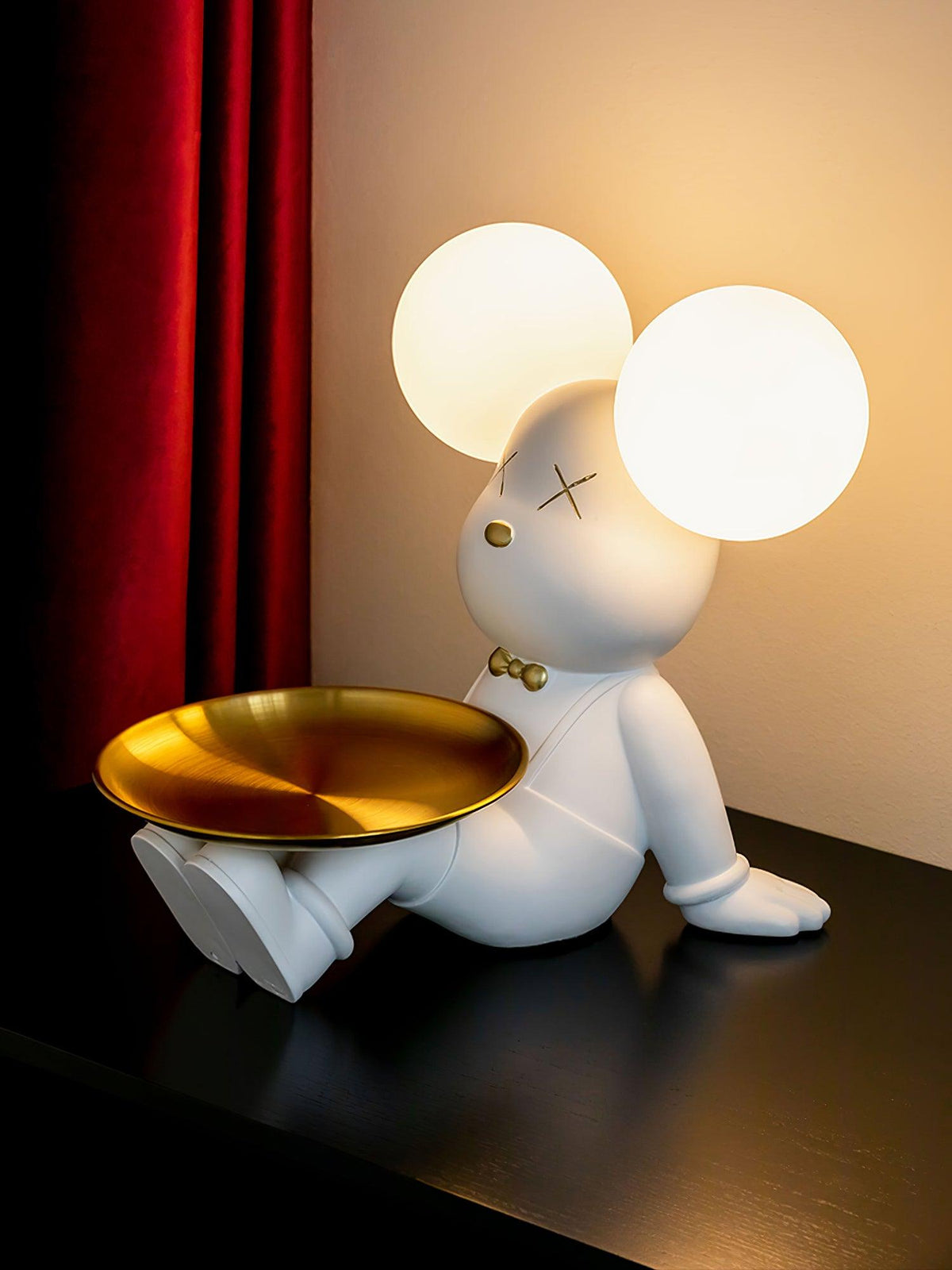 Wondel Kunstharz-Tischlampe in künstlerischer Ausführung