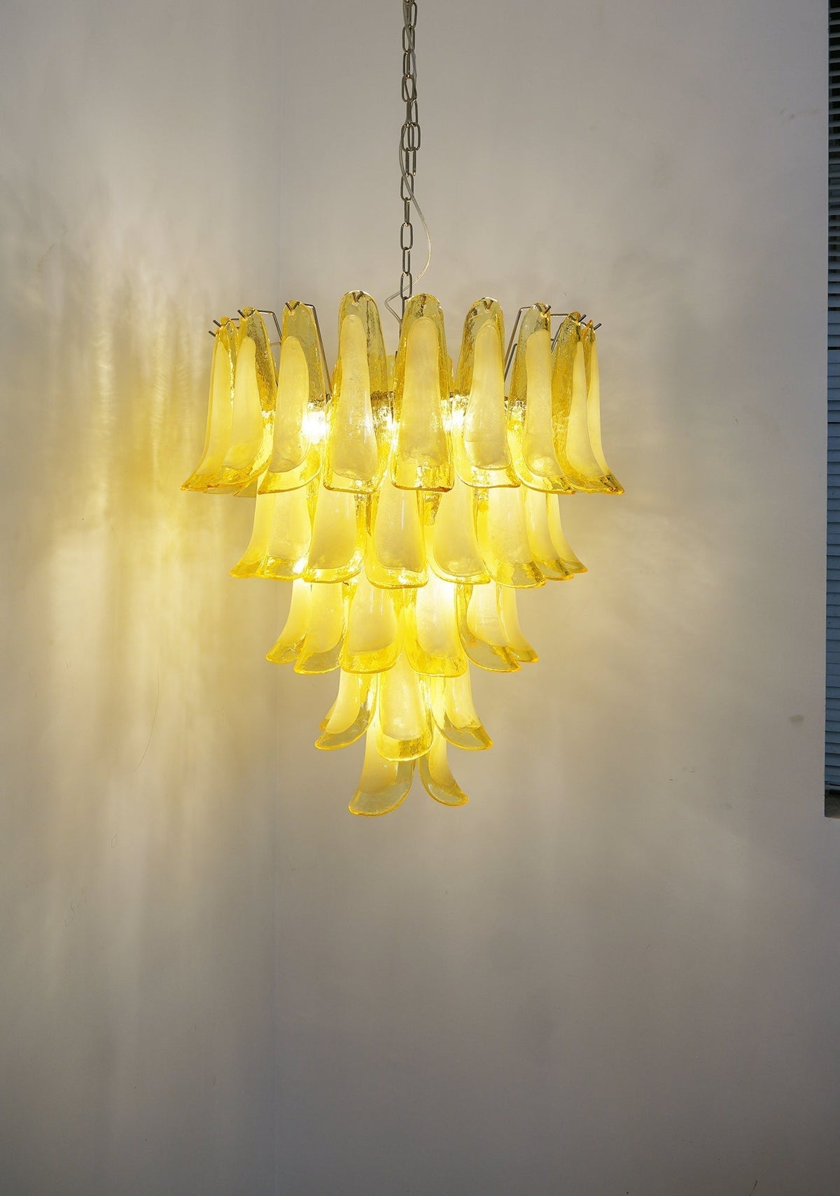 Eranos Kronleuchter aus Murano-Glas in Wellenform mit Blütenblättern