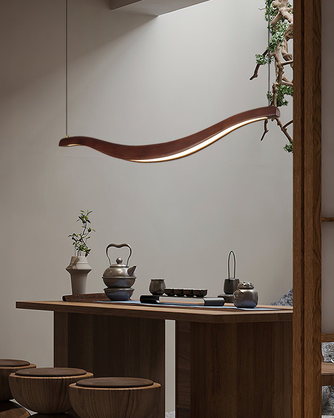 Elvuaria Kronleuchter aus Holz mit wellenförmigem Design