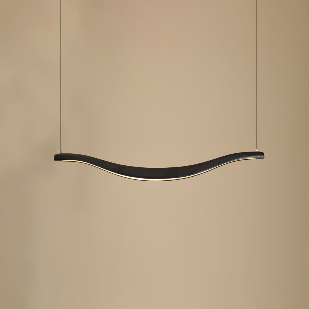 Elvuaria Kronleuchter aus Holz mit wellenförmigem Design