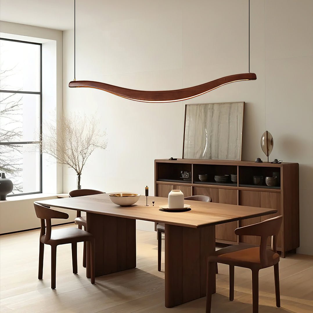 Elvuaria Kronleuchter aus Holz mit wellenförmigem Design