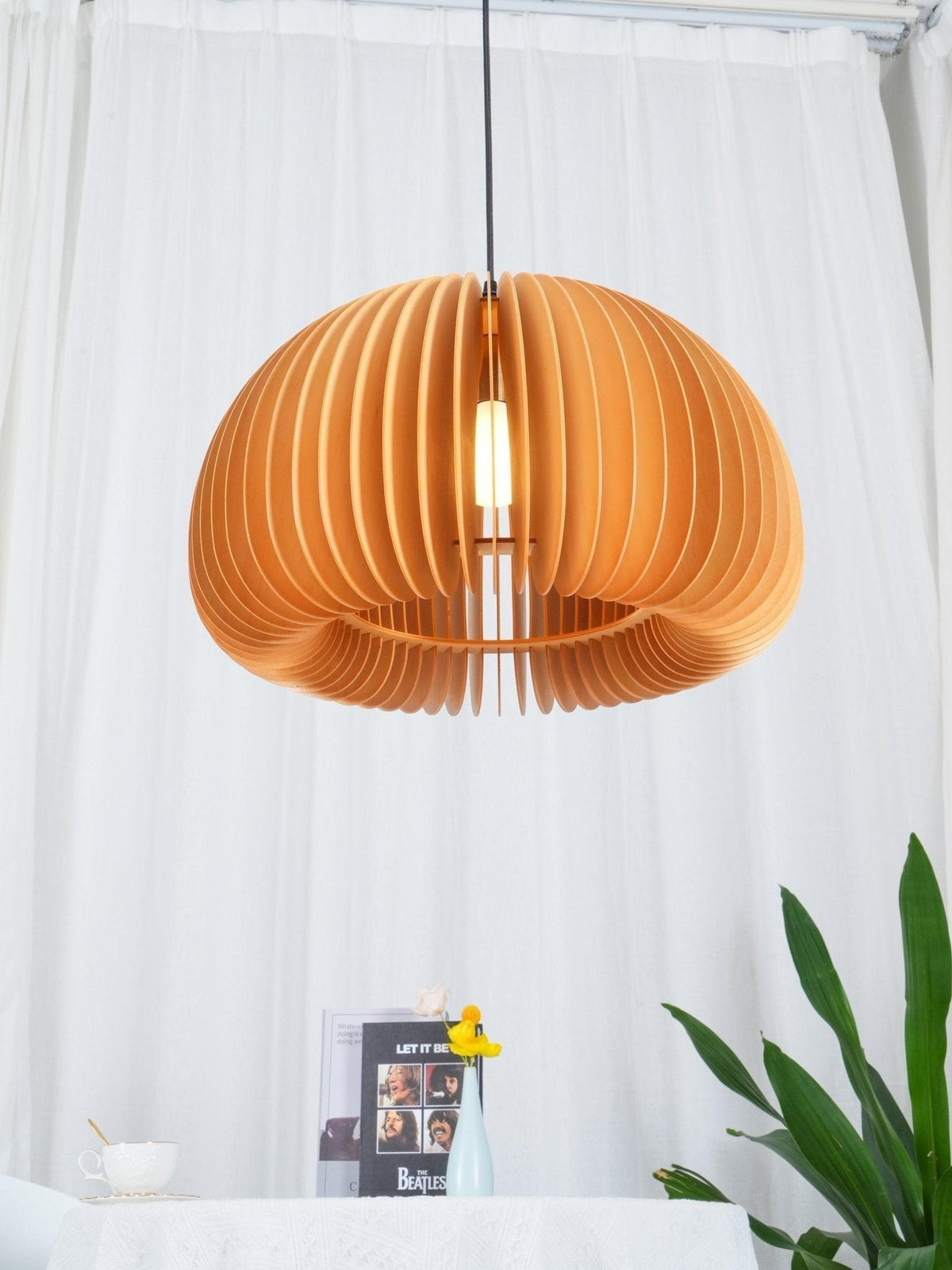 Enoris Retro-Pendelleuchte aus Holz