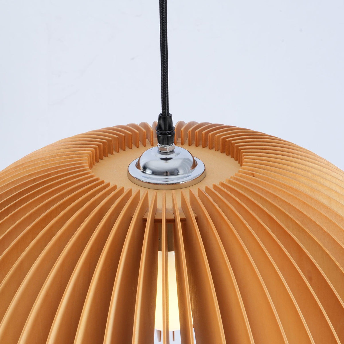 Enoris Retro-Pendelleuchte aus Holz